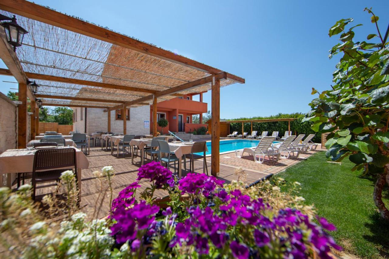 Hotel Natura Vilanija מראה חיצוני תמונה