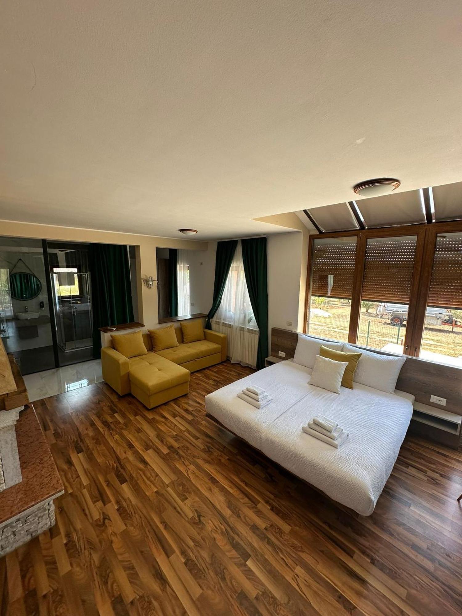 Hotel Natura Vilanija מראה חיצוני תמונה