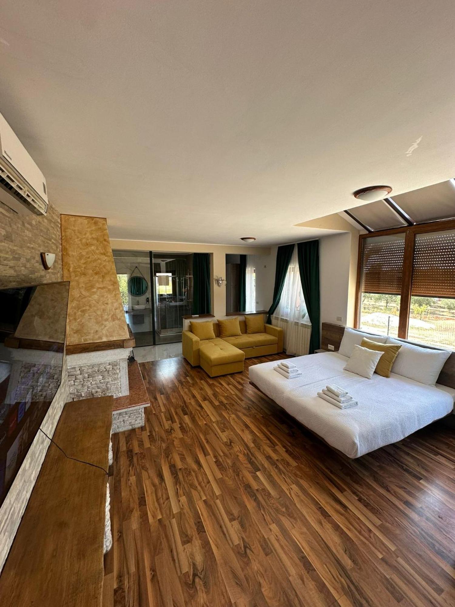 Hotel Natura Vilanija מראה חיצוני תמונה
