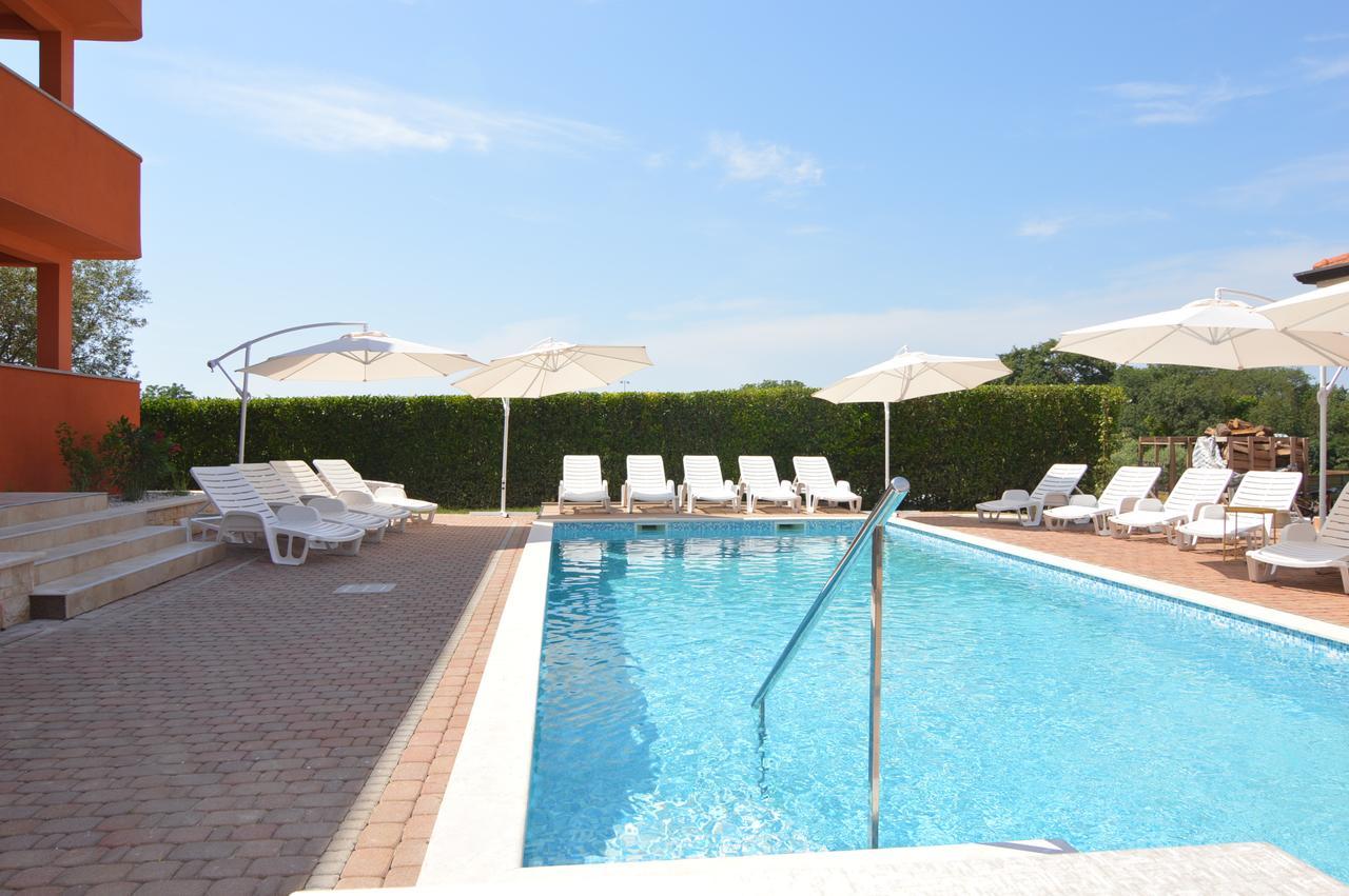 Hotel Natura Vilanija מראה חיצוני תמונה